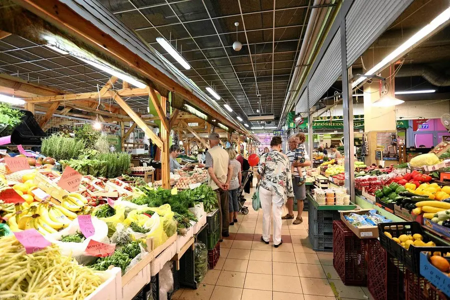 Рынок «Bazar Szembeka» в Варшаве