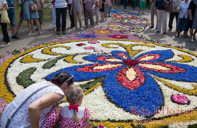 Божье Тело в Польше - ковры из цветов
